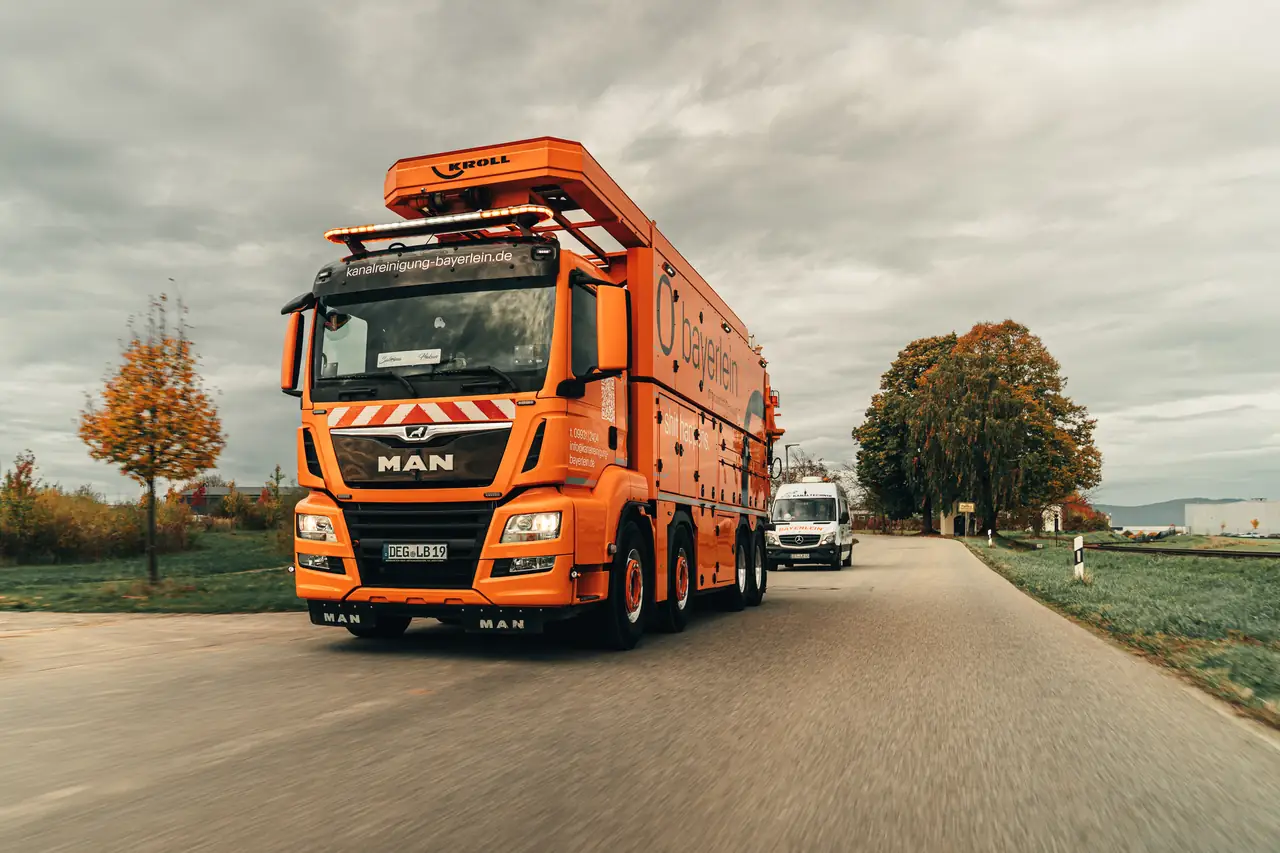 Mehr über den Artikel erfahren DEF Tankwagen